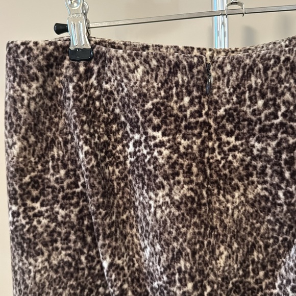 Talbots pencil skirt in cheetah print size 6 like new - Picture 4 of 7